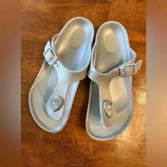 Silver Birkenstock Sandals. Size 32/1 - Picture 8 of 9